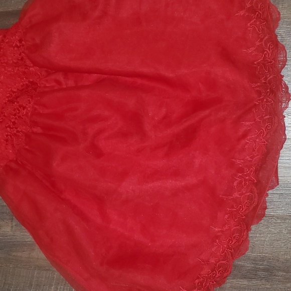 DAZZLING RED FIT N FLARE GOWN STRAPLESS LACE OVERLAY FULL ZIP BACK EMBROIDERED - Picture 3 of 16